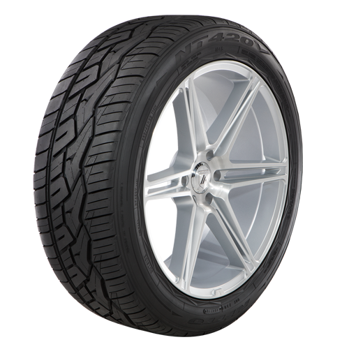 Nitto NT420V 275/45R22 Tire - High - Performance for Your Ride